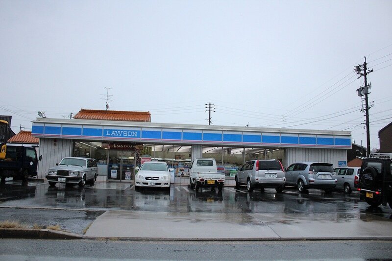 コンビニ　ローソン中川馬手町一丁目店（コンビニ）まで617m