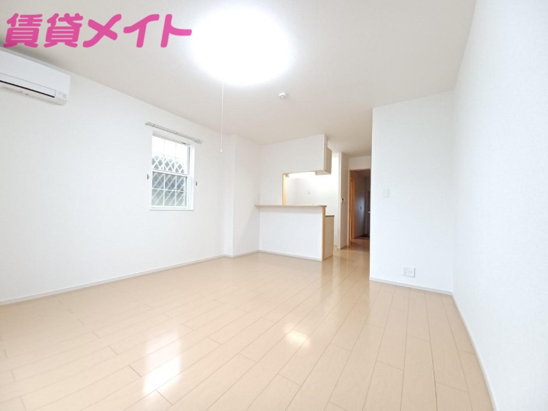 居室・リビング　同物件別室の画像です