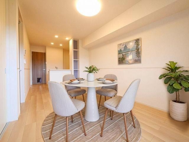 居室・リビング　CGで家具等を配置したもので家具等は含まれません