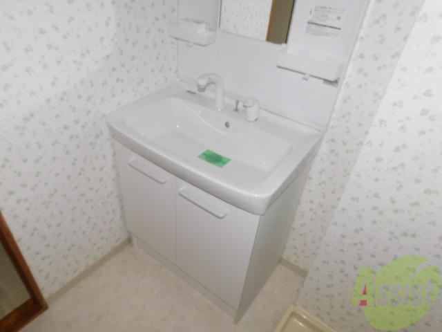 洗面設備　インプルな洗面台です