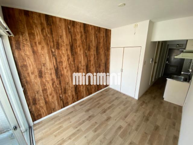 居室・リビング　８帖のワンルーム。アクセントクロスになっています。