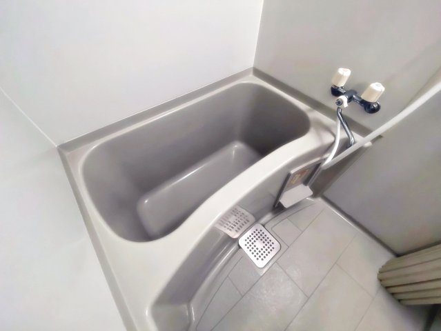 バス・シャワールーム　コンパクトで使いやすいお風呂です
