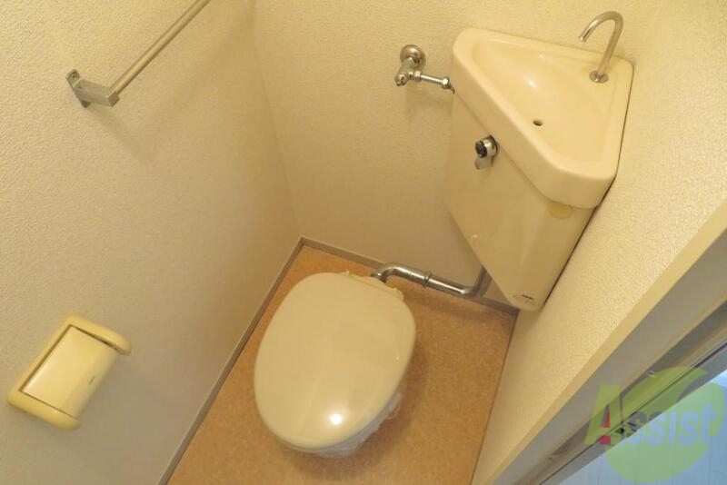 トイレ　トイレはこじんまりとした感じ。