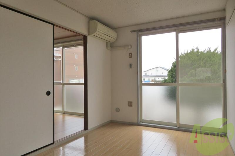 居室・リビング　フローリングのお部屋はキレイな仕上がりとなっておりますー。