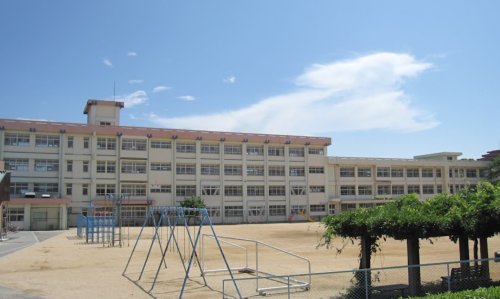小学校　明石市立大久保小学校（小学校）まで573m
