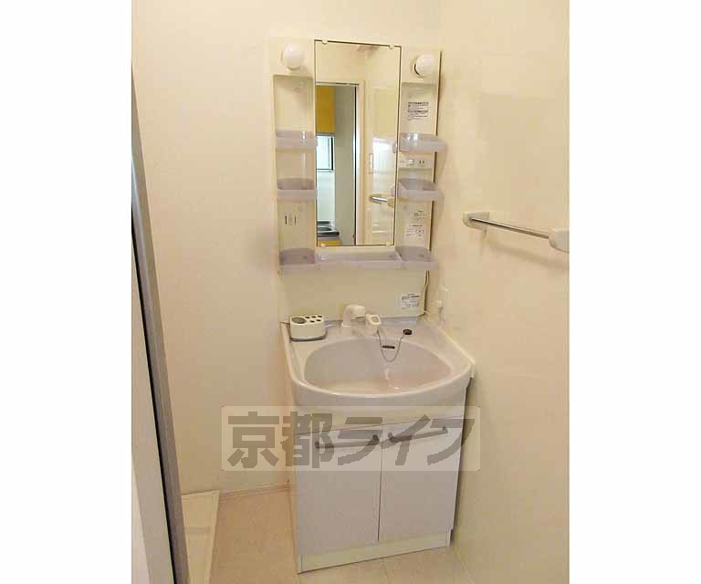 洗面設備　独立洗面台付き ！