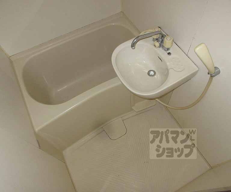 バス・シャワールーム　洗面台が一緒になったバスルームです！