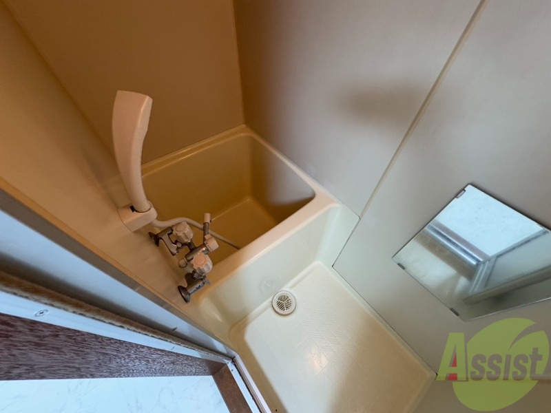 バス・シャワールーム　ユニットバスです。疲れを癒すのに欠かせませんね！