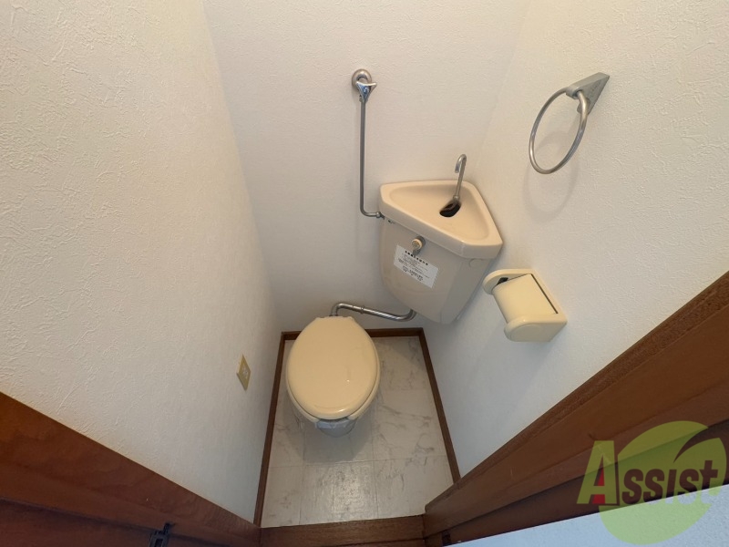 トイレ　こちらはトイレです。清潔感があり、安心して使用できます。