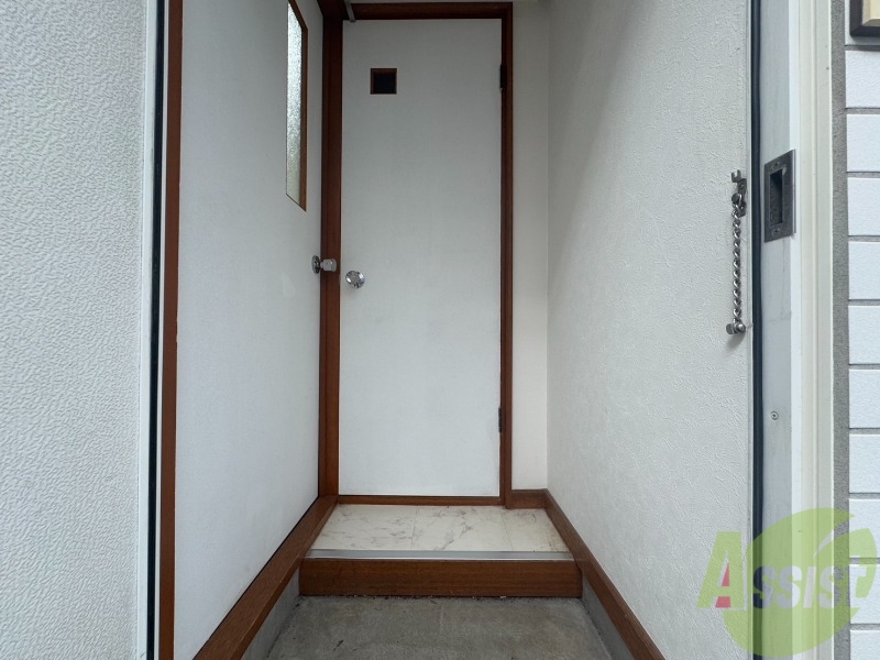 玄関　玄関の様子です。明るい印象ですね。気分もあがりそう。