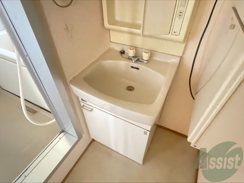 洗面設備　洗面台は洗面台が独立しているタイプになります。