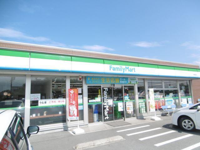 コンビニ　ファミリーマート伊勢豊浜店（コンビニ）まで692m