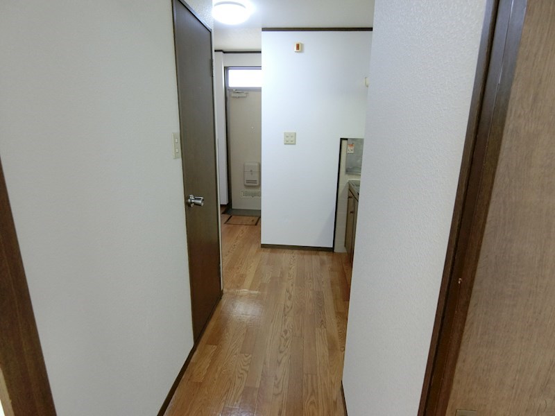 その他　キッチンと居室は扉で区切れる１Kタイプの間取りです。