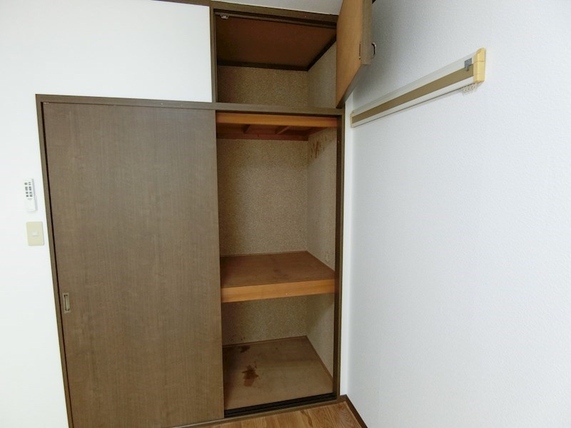 収納　天袋まで付いた収納。