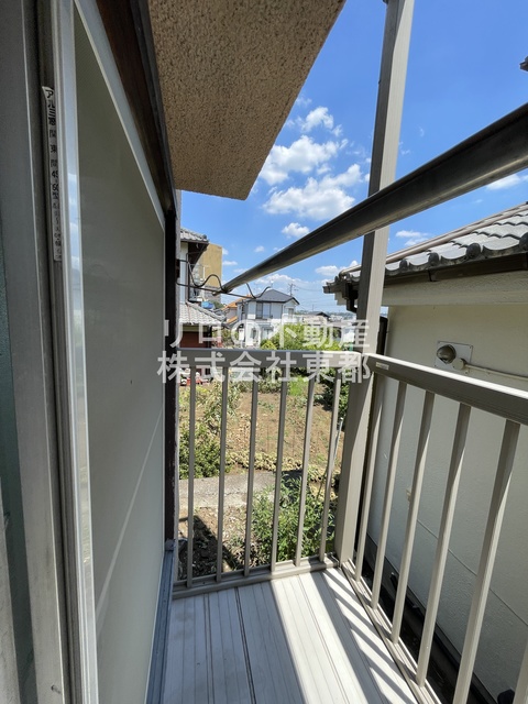 バルコニー　バルコニーがあるので洗濯物を太陽の下で干すことができます♪