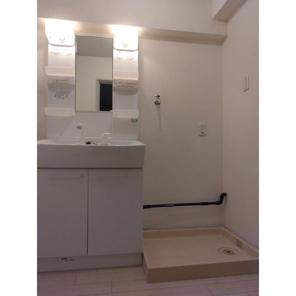 洗面設備　別部屋写真。現況優先。