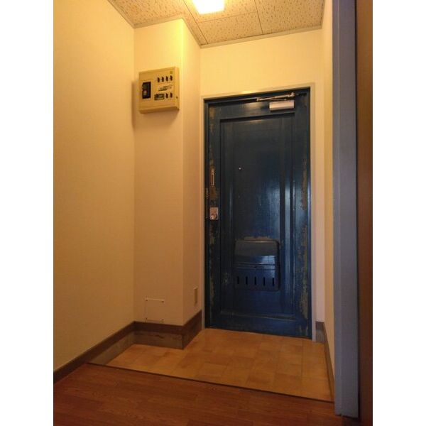 玄関　別部屋写真。現況優先。