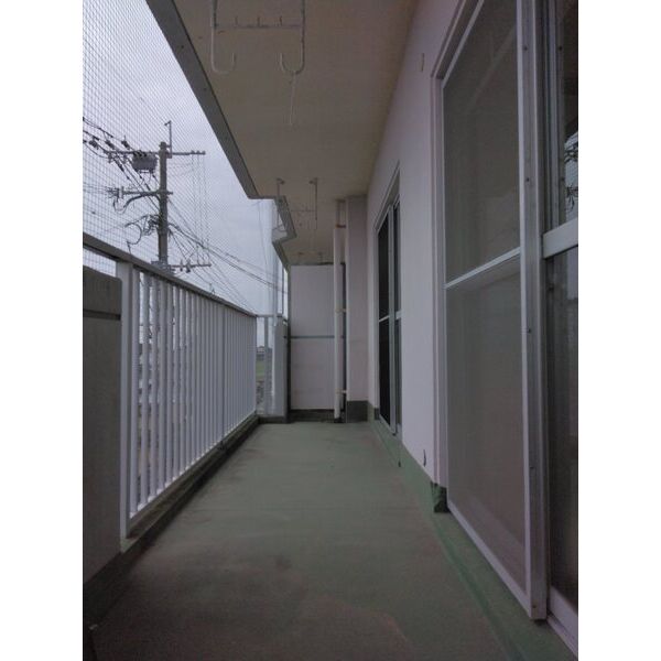 バルコニー　別部屋写真。現況優先。