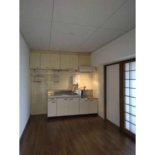 居室・リビング　別部屋写真。現況優先。