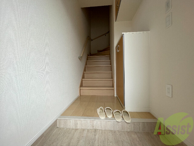 玄関　玄関です。玄関はだいぶ広い印象を受けました。