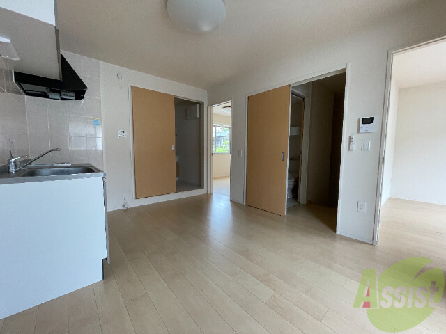 居室・リビング　リビングです。広くて、とても明るい間取りです。