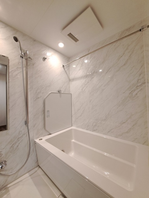 バス・シャワールーム　浴室換気乾燥機・追焚付き