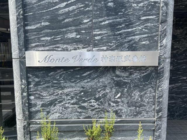 エントランス　エンブレム