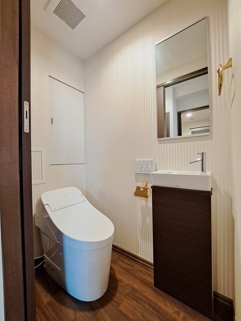 トイレ　タンクレストイレ