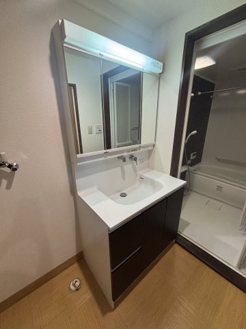 洗面設備　※クリーニング前の写真です。