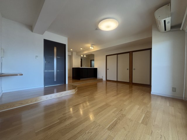 居室・リビング　※クリーニング前の写真です。