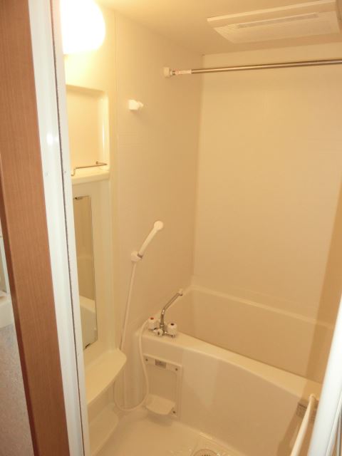 バス・シャワールーム　バスルーム