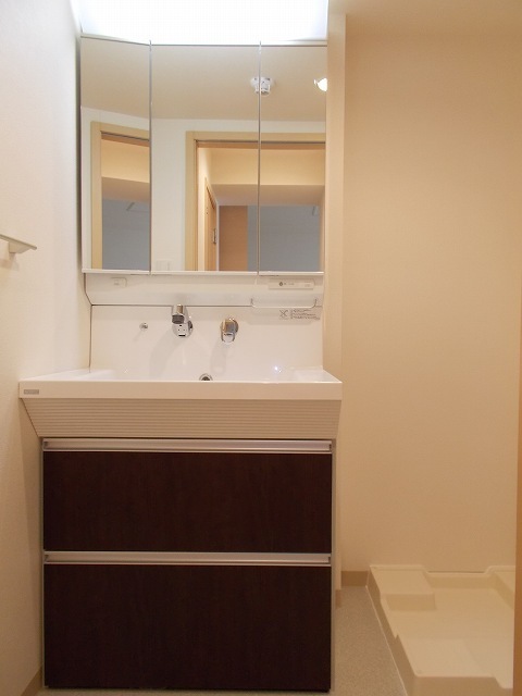 洗面設備　忙しい朝に便利なシャンプードレッサー付