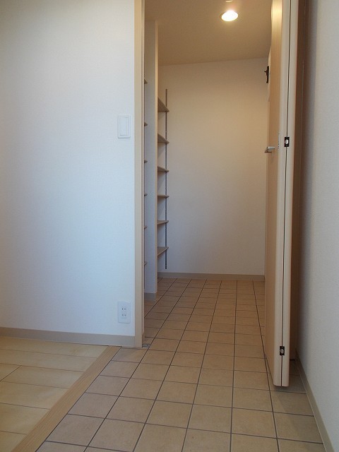 玄関　シューズインクローゼットのある玄関