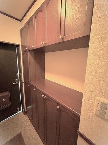 玄関　玄関収納あり