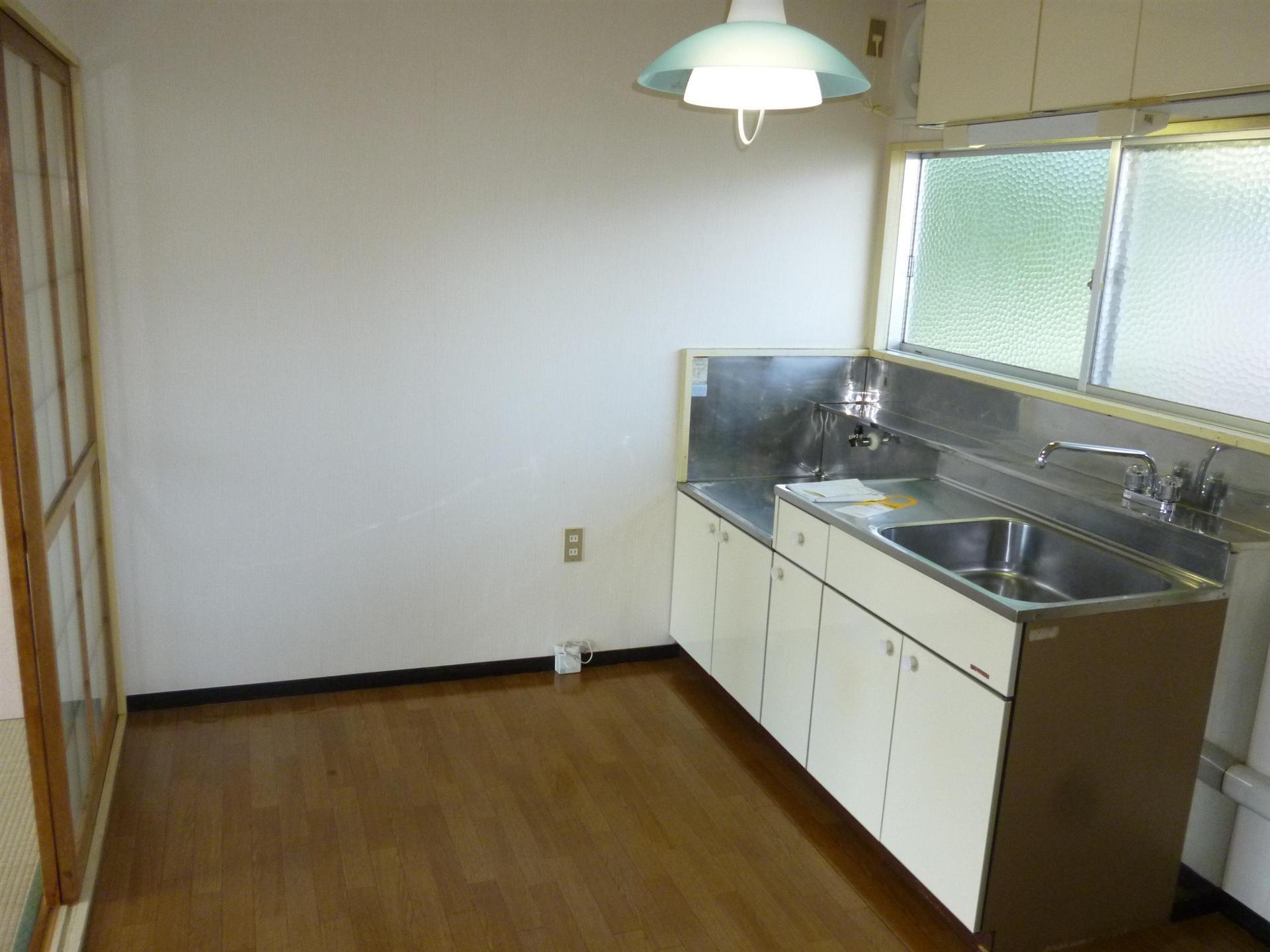 キッチン　窓があり換気やしやすいです！