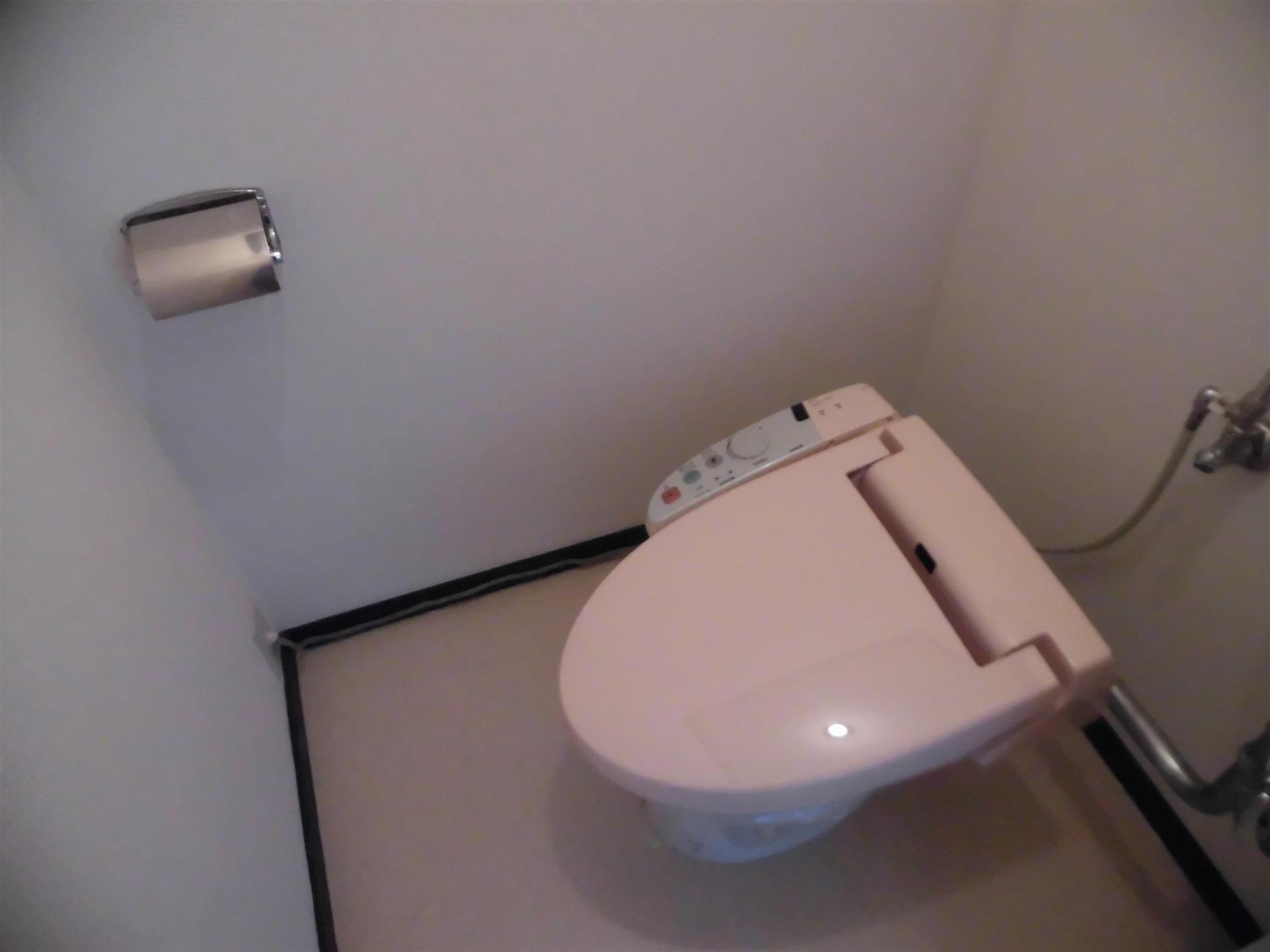 トイレ　温水洗浄便座で快適なトイレ空間を