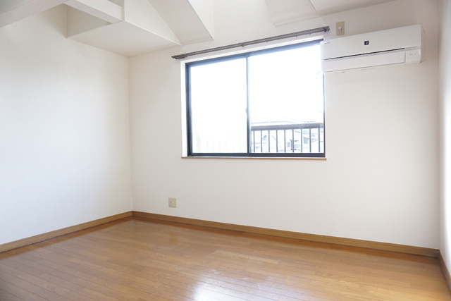 居室・リビング　家具の配置がしやすい８帖の洋室です☆