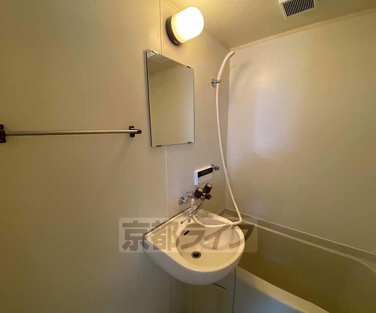 洗面設備　お手入れがしやすいです。