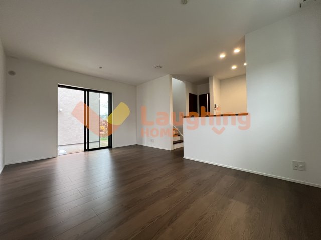 居室・リビング　同タイプのお写真です。