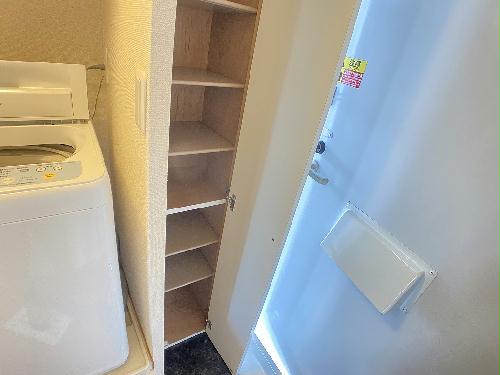 エントランス　設備・仕様は号室によって異なる為現況を優先致します。