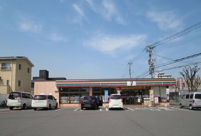コンビニ　セブンイレブン（コンビニ）まで650m