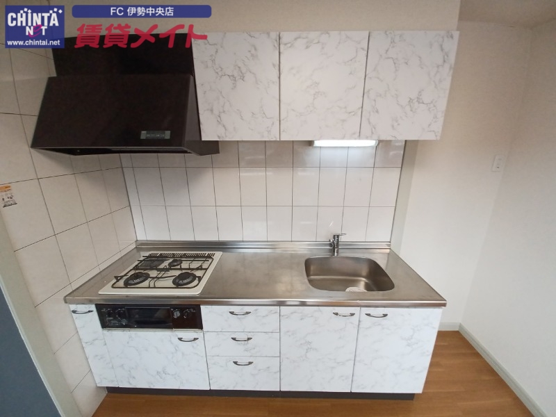 キッチン　同建物の別部屋写真です