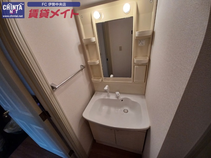 洗面設備　同建物の別部屋写真です