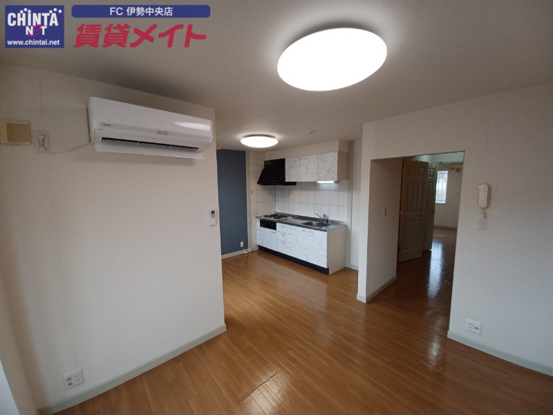 居室・リビング　同建物の別部屋写真です