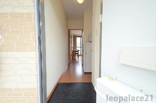 玄関　実際のお部屋と異なる場合がございます。