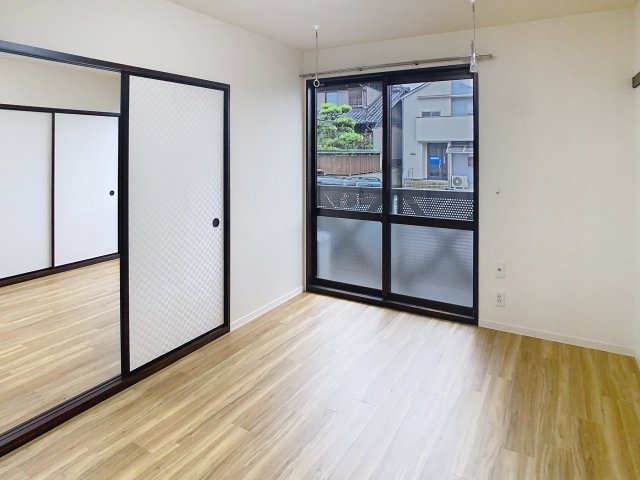 居室・リビング　掲載写真は同一建物の空室を掲載しております。仕様等が異なる場