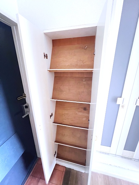 玄関　シューズボックス付