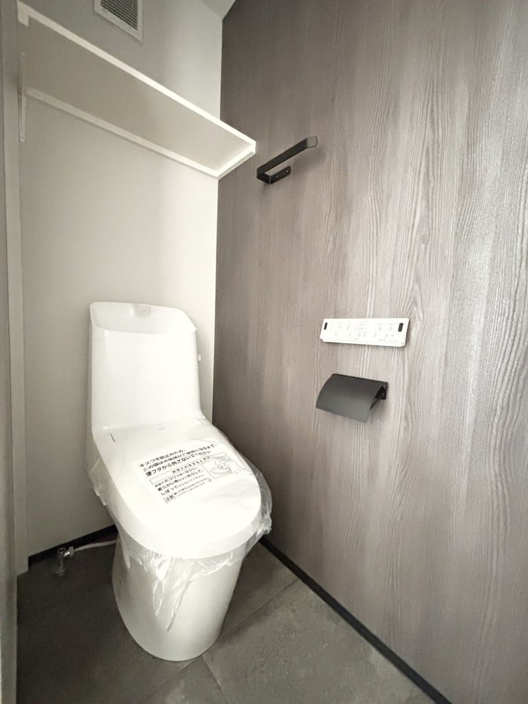 トイレ　※建築中の写真です