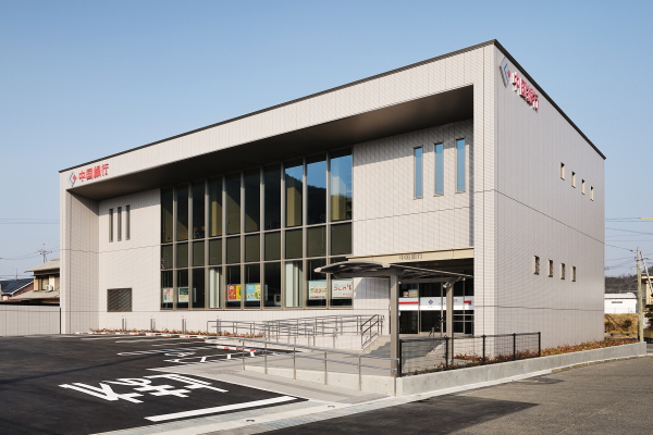 銀行　中国銀行清輝橋支店（銀行）まで388m