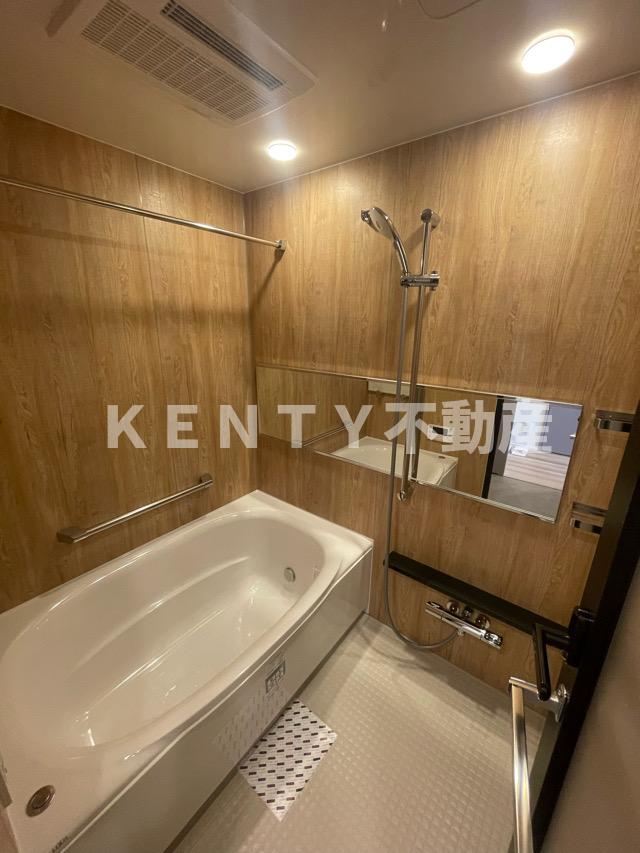 バス・シャワールーム　コンパクトで使いやすいお風呂です